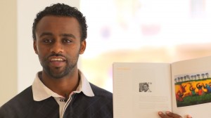 Guluma Megersa von CUBE Engineering berichtet, was mit den Verkaufserlösen der Kunstwerke geschieht