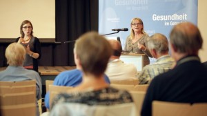 Die Veranstaltung wurde wieder durch zwei Gebärdensprachdolmetscherinnen begleitet Die Veranstaltung wurde wieder durch zwei Gebärdensprachdolmetscherinnen begleitet