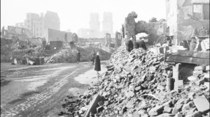 Kassel - Stadt der Rüstungsindustrie - nach dem verheerenden Luftangriff vom 22. auf den 23. Oktober 1943